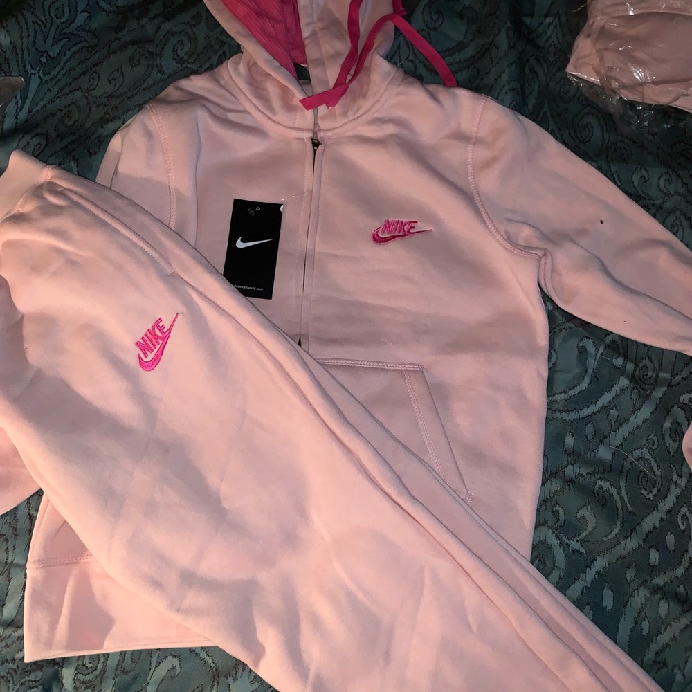 Pink nike sweatsuit